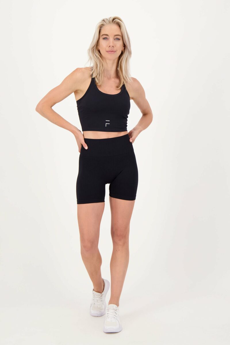 short zwart_Fullbody_jpg_4